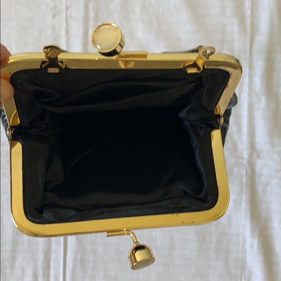 Black and gold evening clutch - Picture 3 of 3